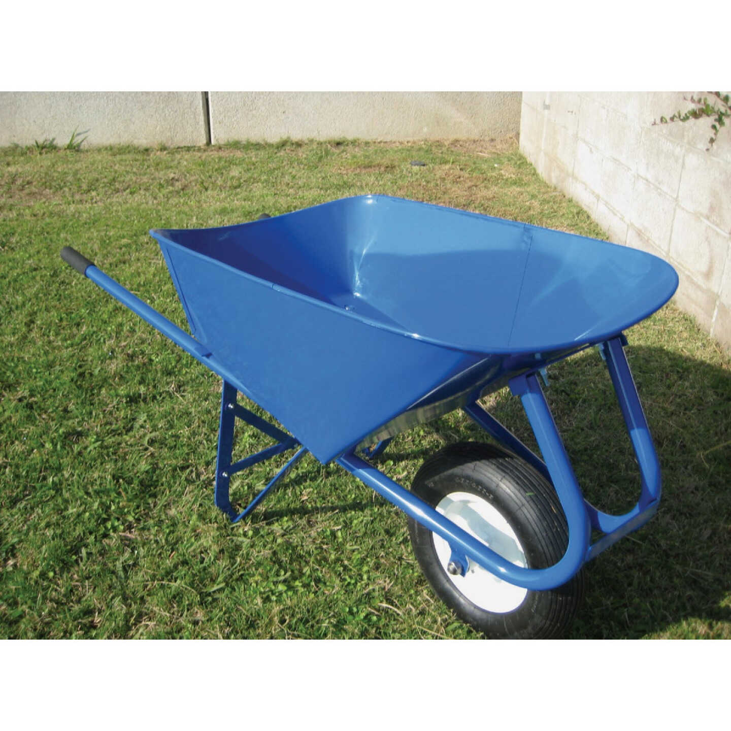 Miller 6 Cu. Ft. 18 ga Steel Contractor-Grade Wheelbarrow Image 1