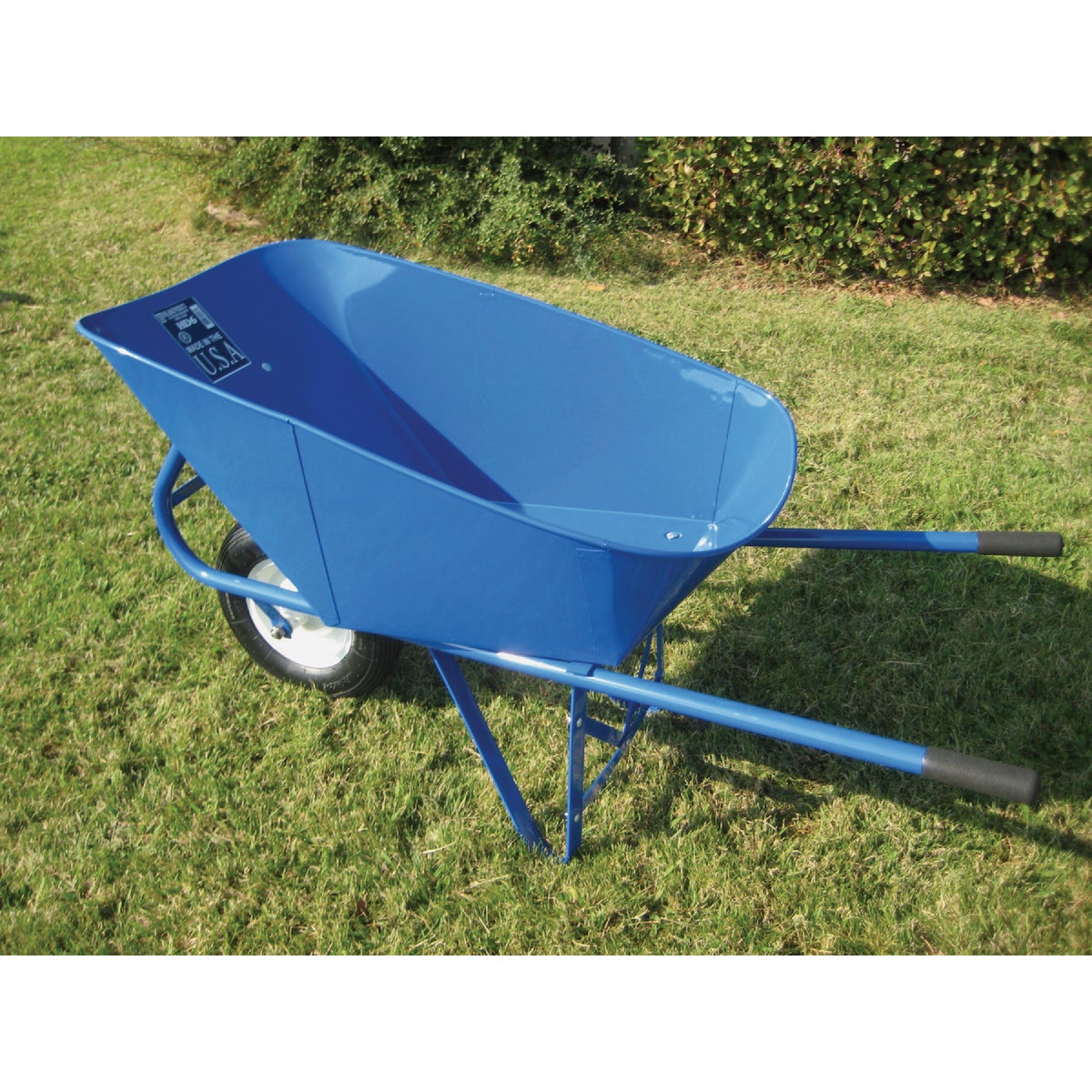 Miller 6 Cu. Ft. 18 ga Steel Contractor-Grade Wheelbarrow Image 2