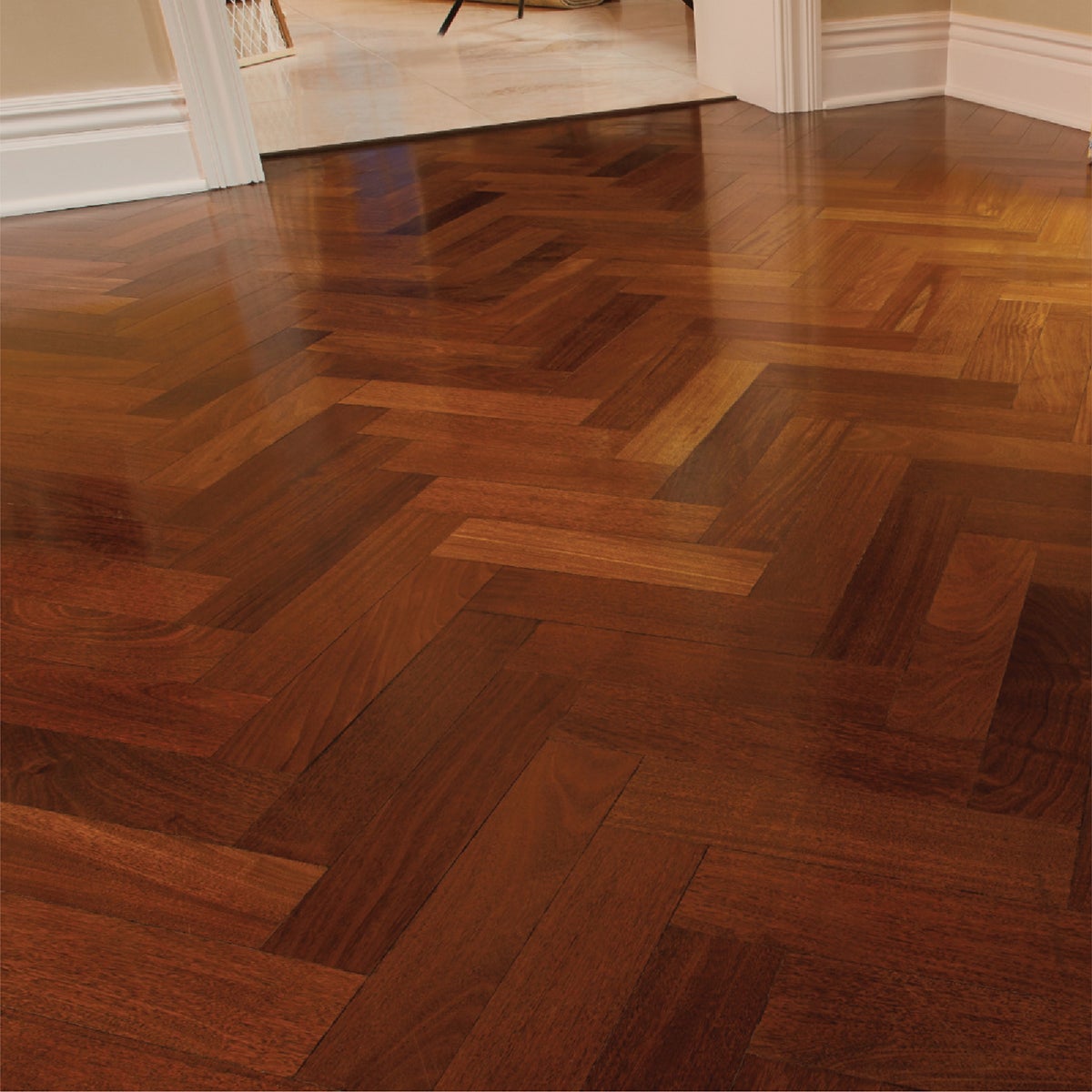 Minwax Clear Gloss VOC Fast Drying Polyurethane For Floor, 1 Gal. Image 3