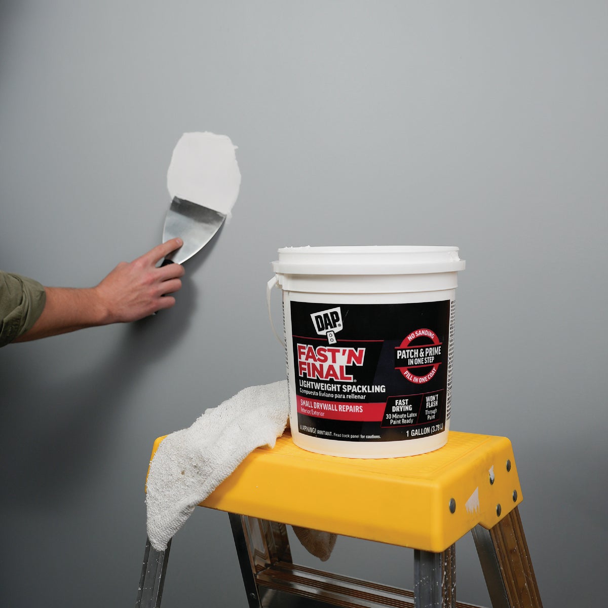DAP Fast 'N Final 1 Gal. Lightweight Latex Patch & Prime Spackling Image 4