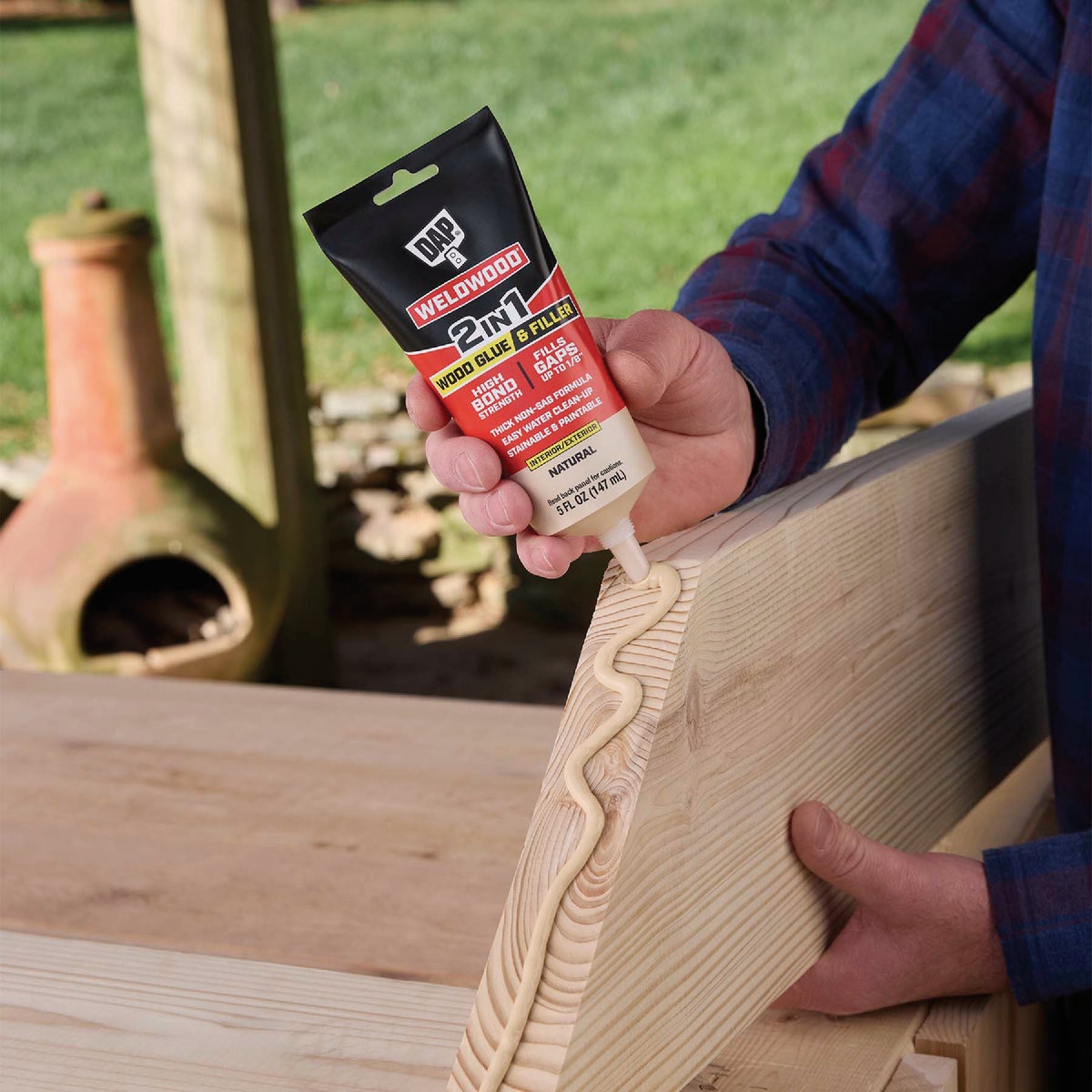 DAP Weldwood 5 Oz. 2-in-1 Wood Glue & Filler Image 4