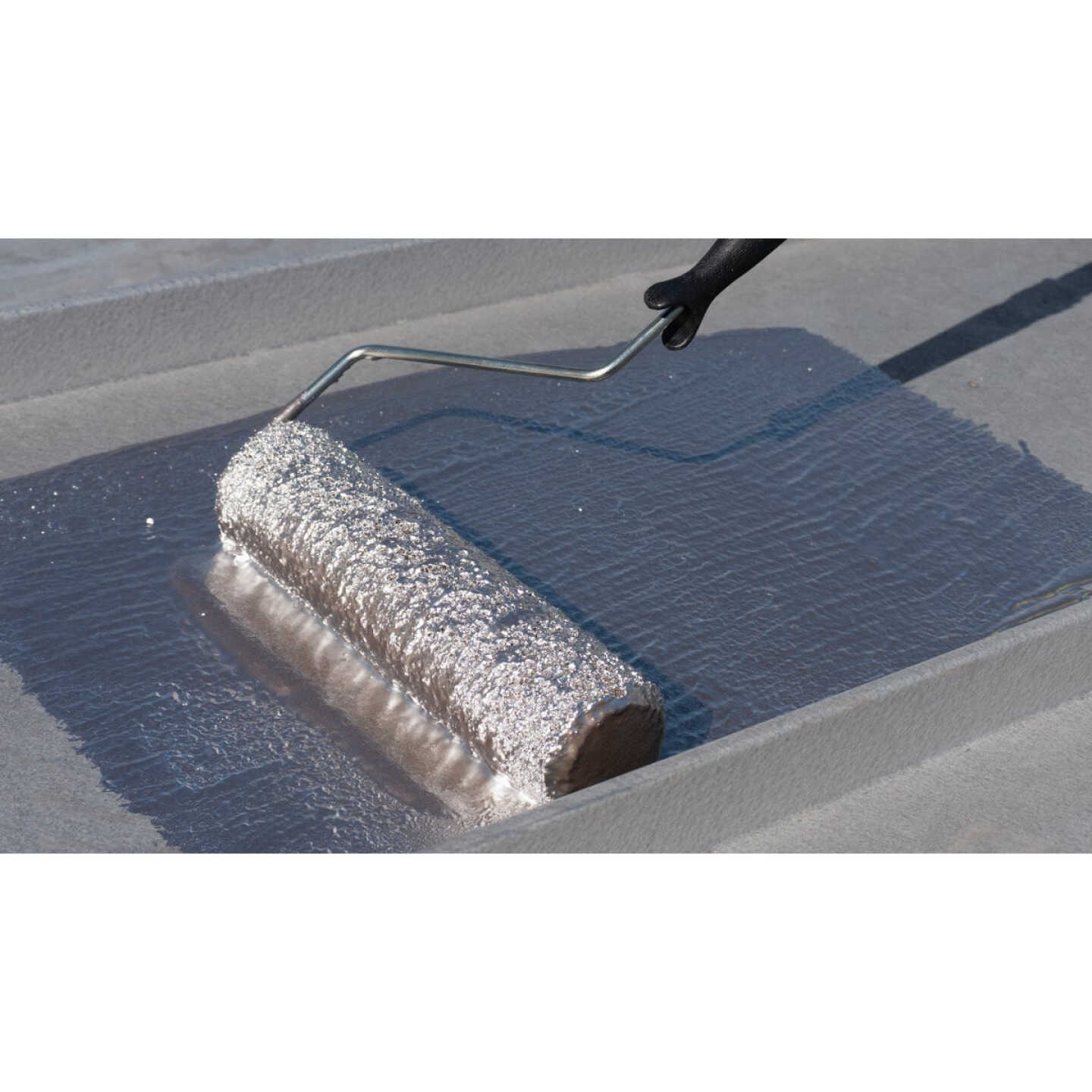 Rust-Oleum 510 1 Gal. 7-Year Fibered Aluminum Roof Coating Image 2