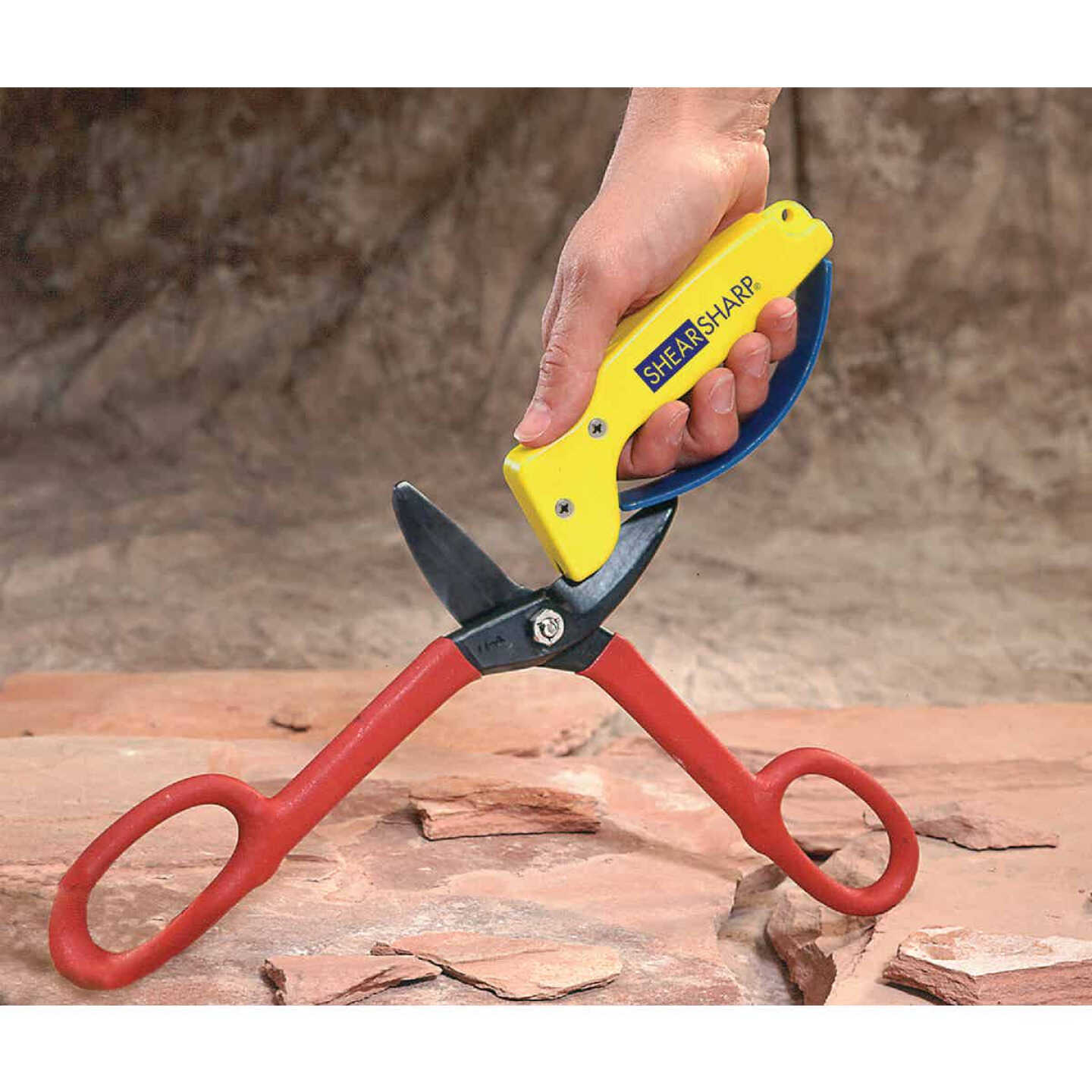 AccuSharp ShearSharp Diamond-Honed Tungsten Carbide Blade Scissor Sharpener Image 4