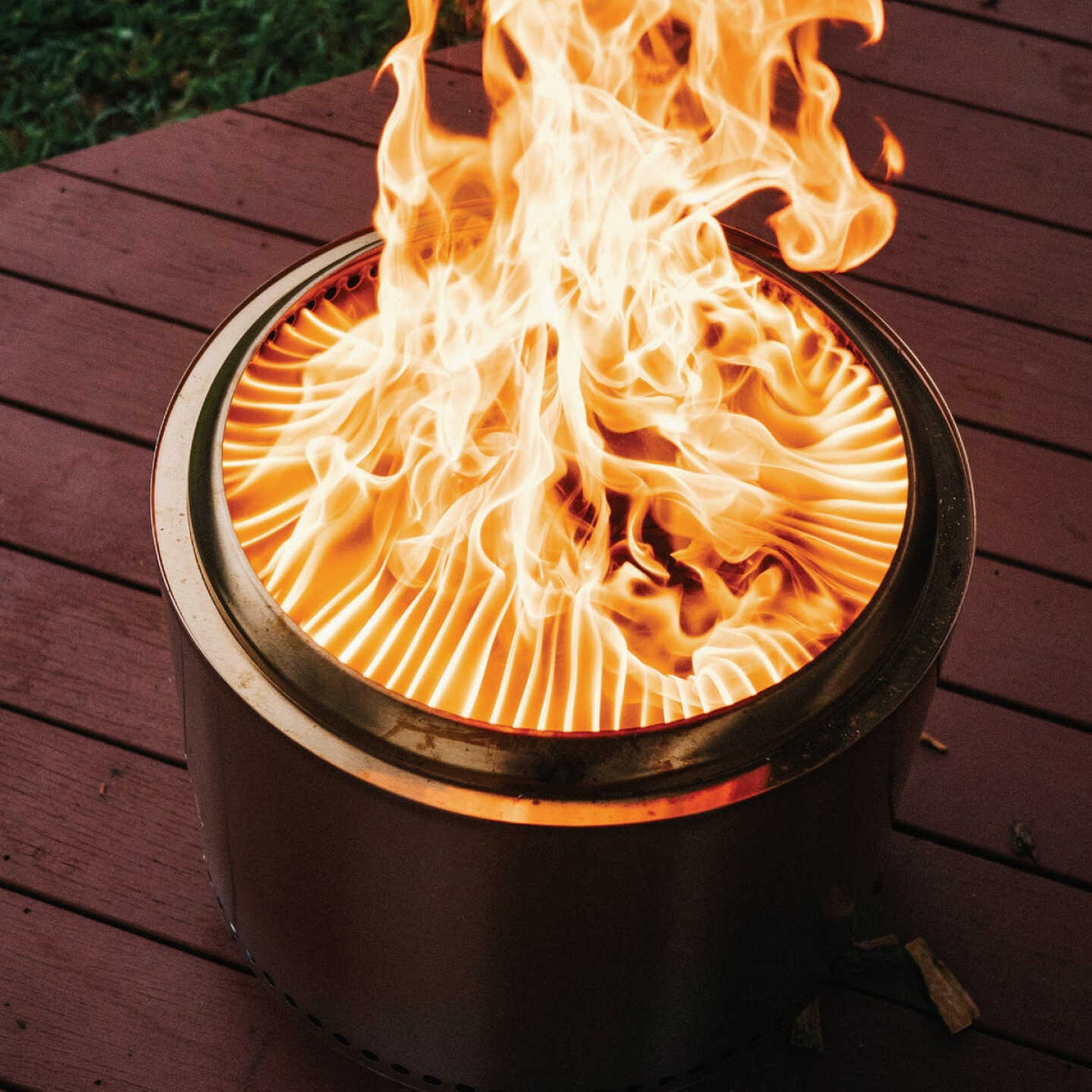Solo Stove Bonfire 2.0 19.5 In. Round Wood Burning Smokeless Fire Pit with Stand Image 2