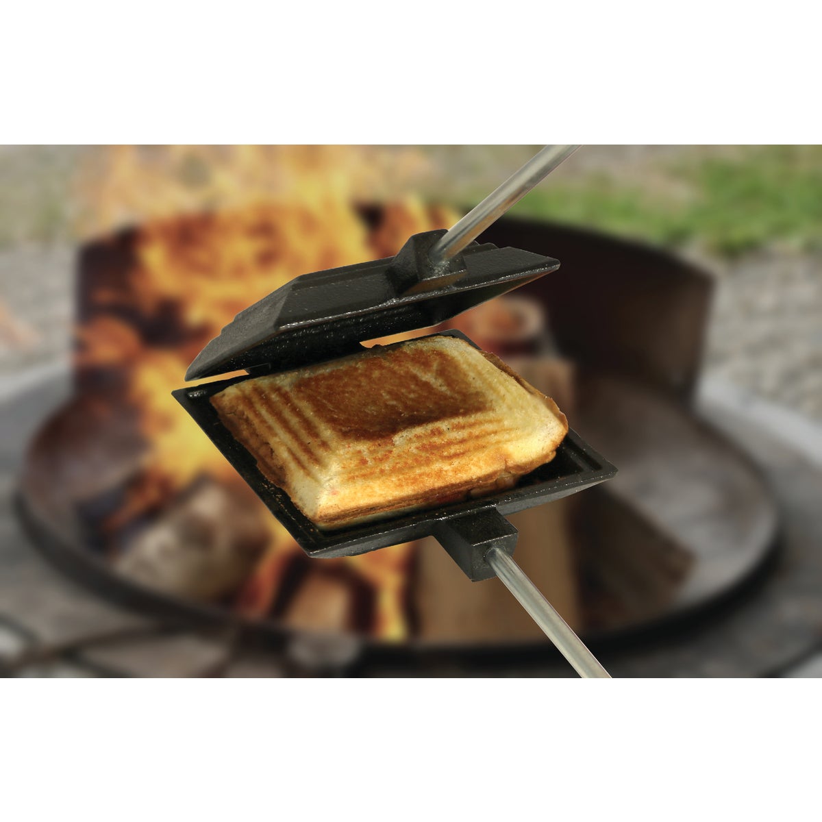 Coghlans Single Pie Cast Iron Sandwich Cooker Image 3
