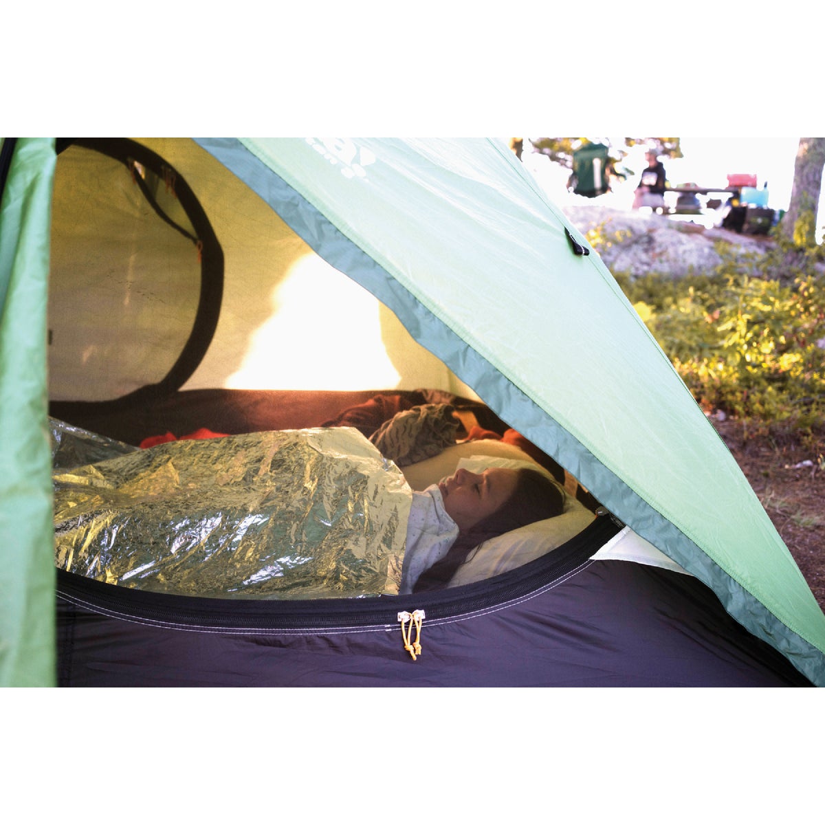 Coghlans Aluminized Polyester Waterproof Emergency Blanket Image 2