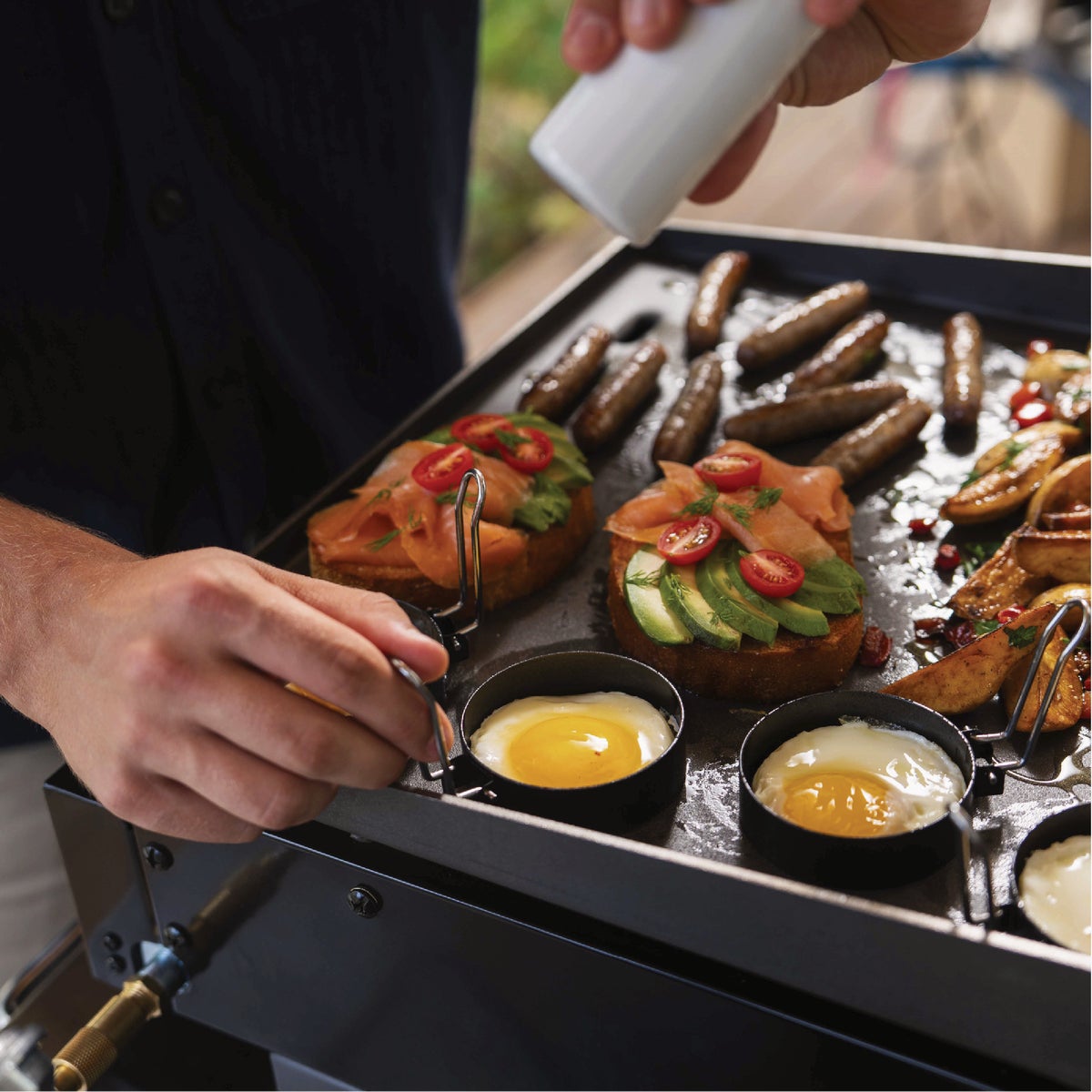 Char-Broil 17 In. 1-Burner Griddle Image 4