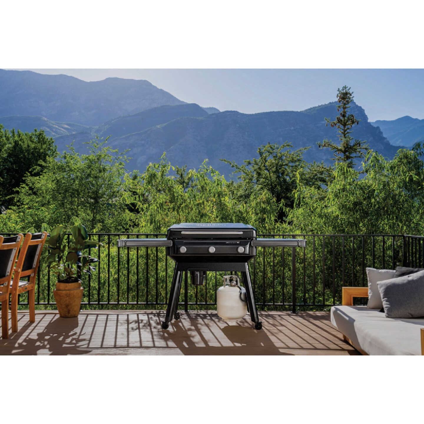 Traeger Flatrock 3-Burner Propane Gas Griddle Flat Top Grill, Black Image 3